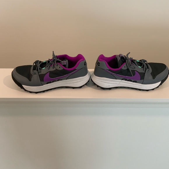 Nike ACG Gray and Purple Athletic Shoes - Picture 3 of 10